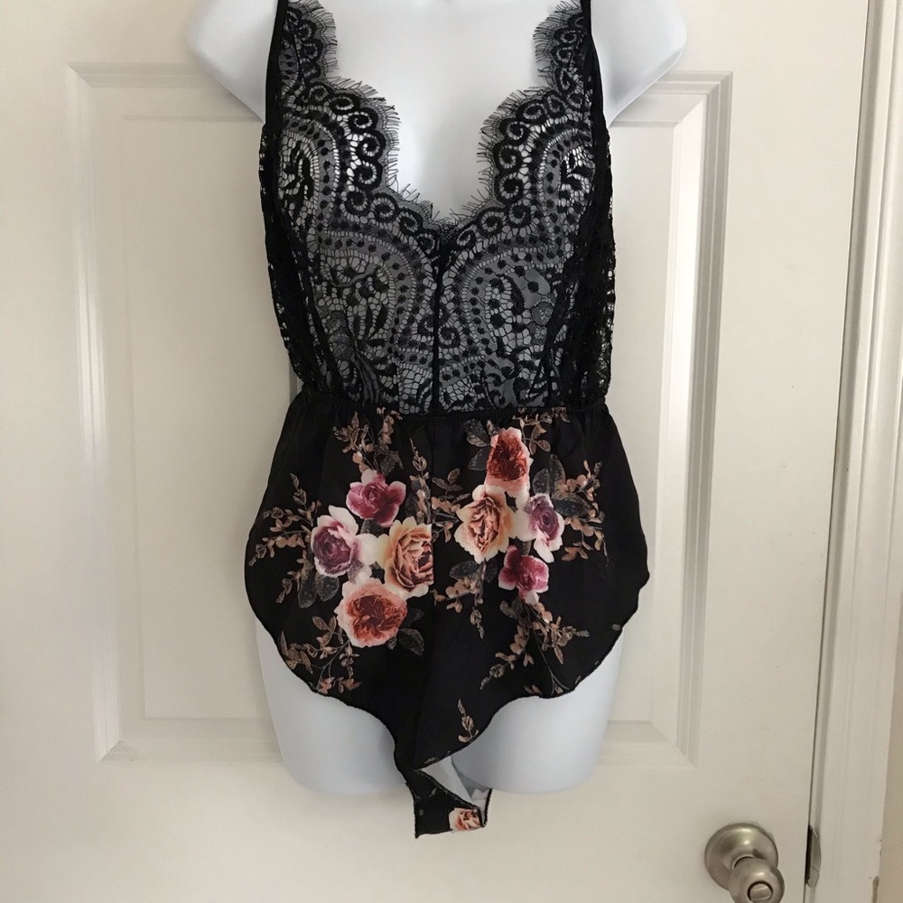🚫SOLD🚫Sexy lace  romper🔥